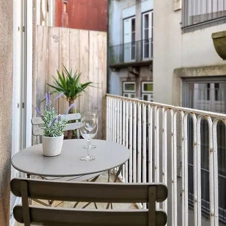 Daire Loft With Balcony On City's Important Street