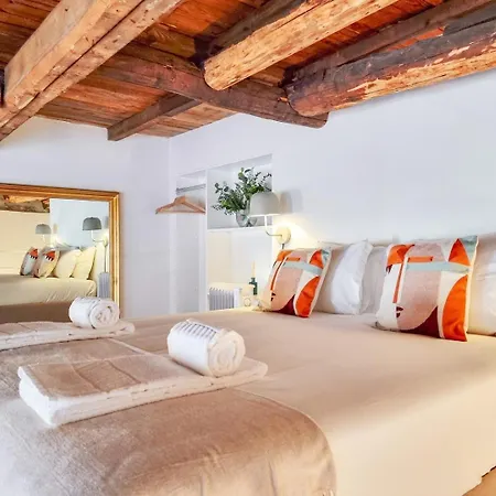 Luksusowy namiot Loft With Balcony On City's Important Street *