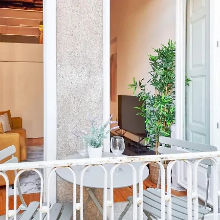 Daire Loft With Balcony On City's Important Street