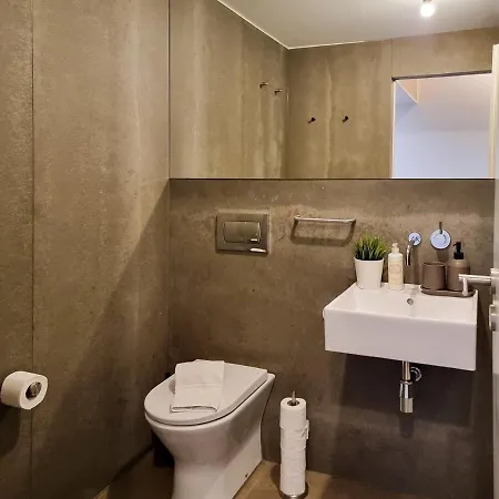 Loft With Balcony On City's Important Street Daire Porto